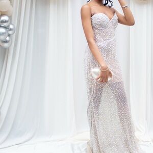 Elegant dress - White/Silver diamonds etc